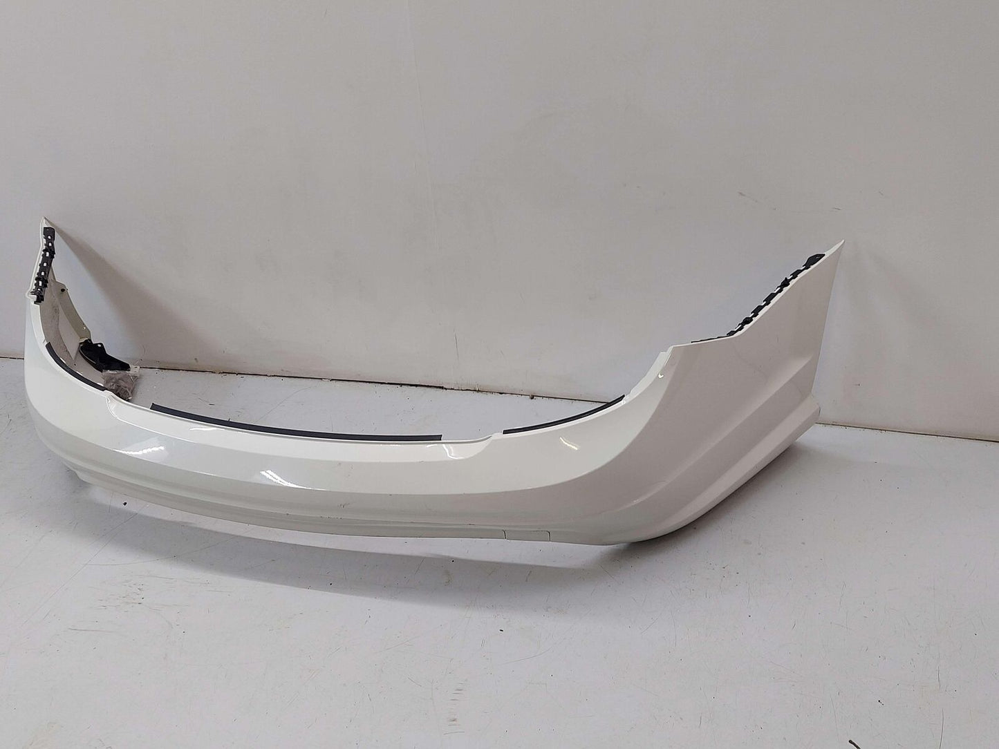 08-11 MERCEDES C63 REAR BUMPER W/ REINFORCEMENT WHITE *SCRATCHES GOUGES*