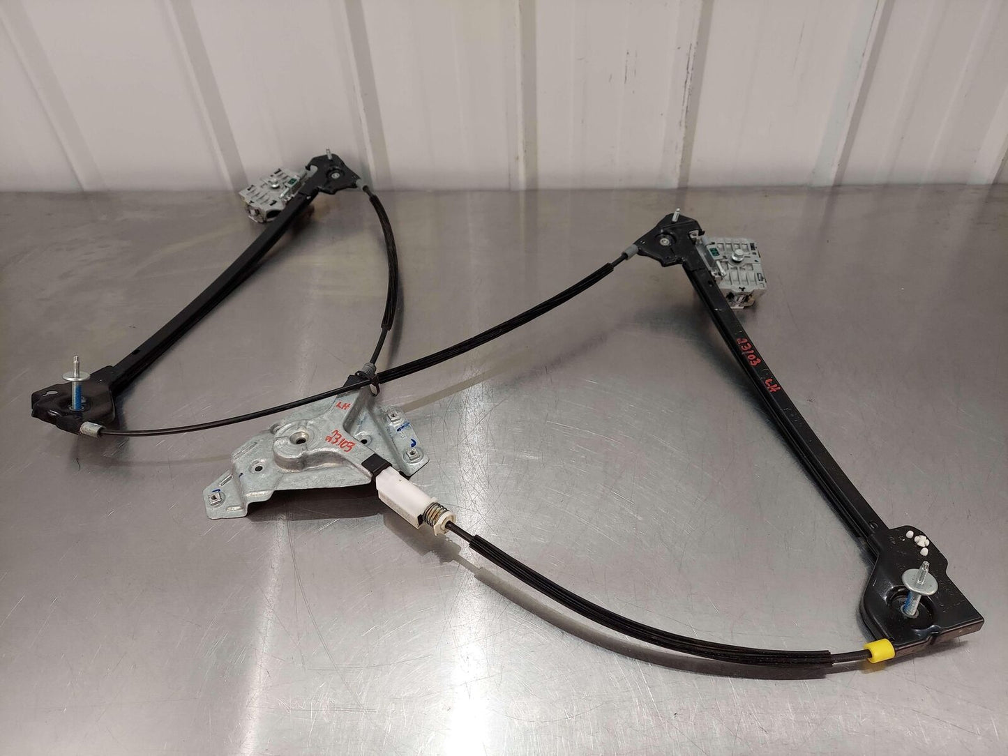 08-23 DODGE CHALLENGER SRT HELLCAT FRONT LEFT DOOR WINDOW REGULATOR 68043885AA