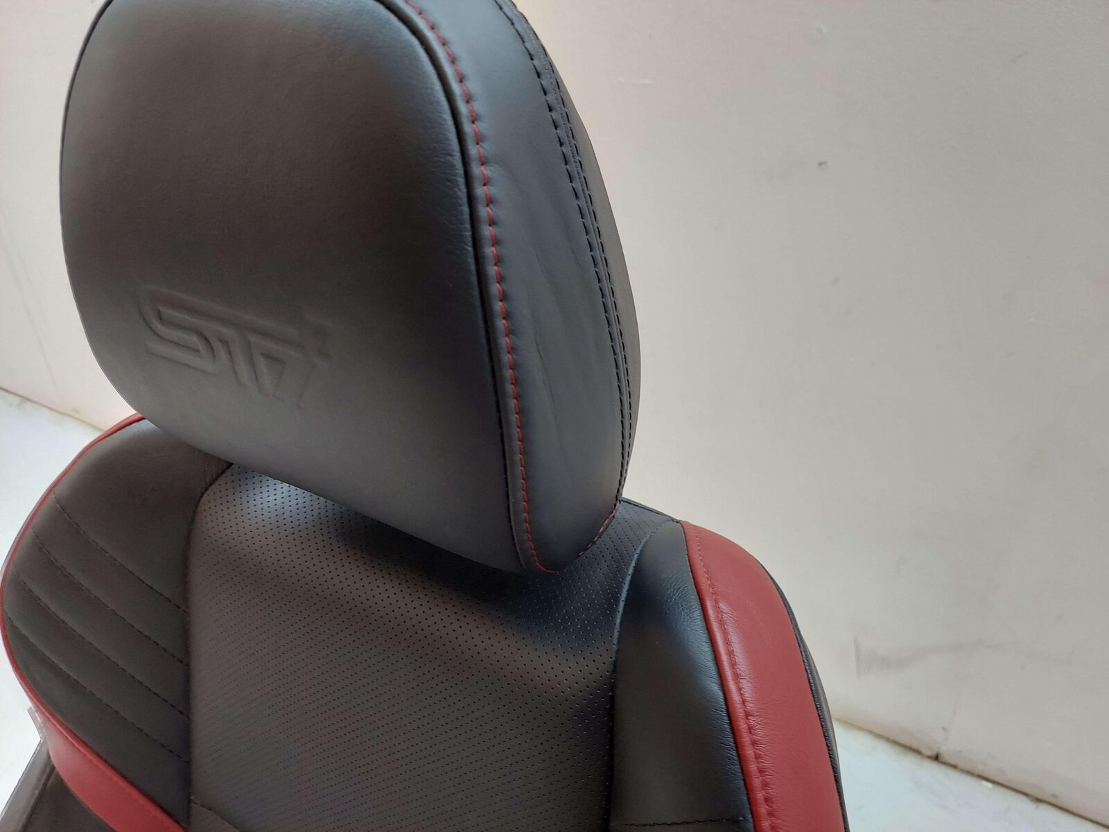 15-21 Subaru WRX Sti Black & Red Leather Seat Set *Notes*