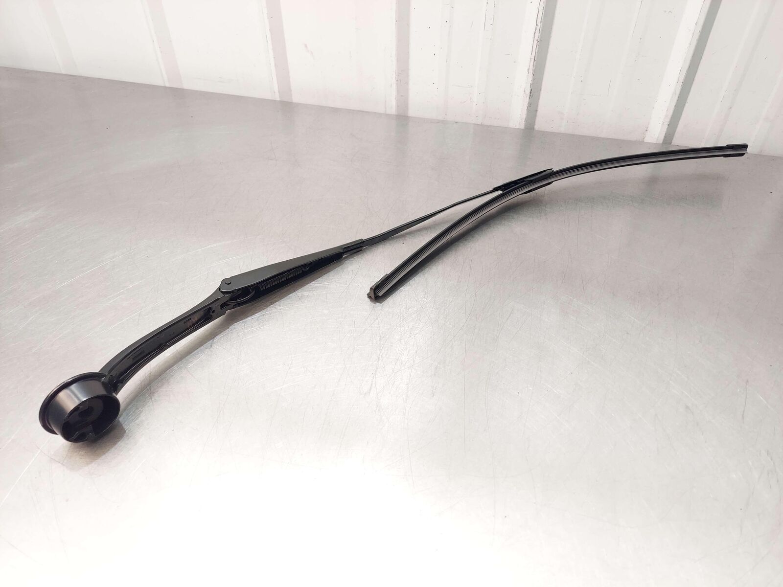 2024 ASTON MARTIN DB12 VOLANTE RIGHT WIPER ARM RY53-17526-AA 97036203