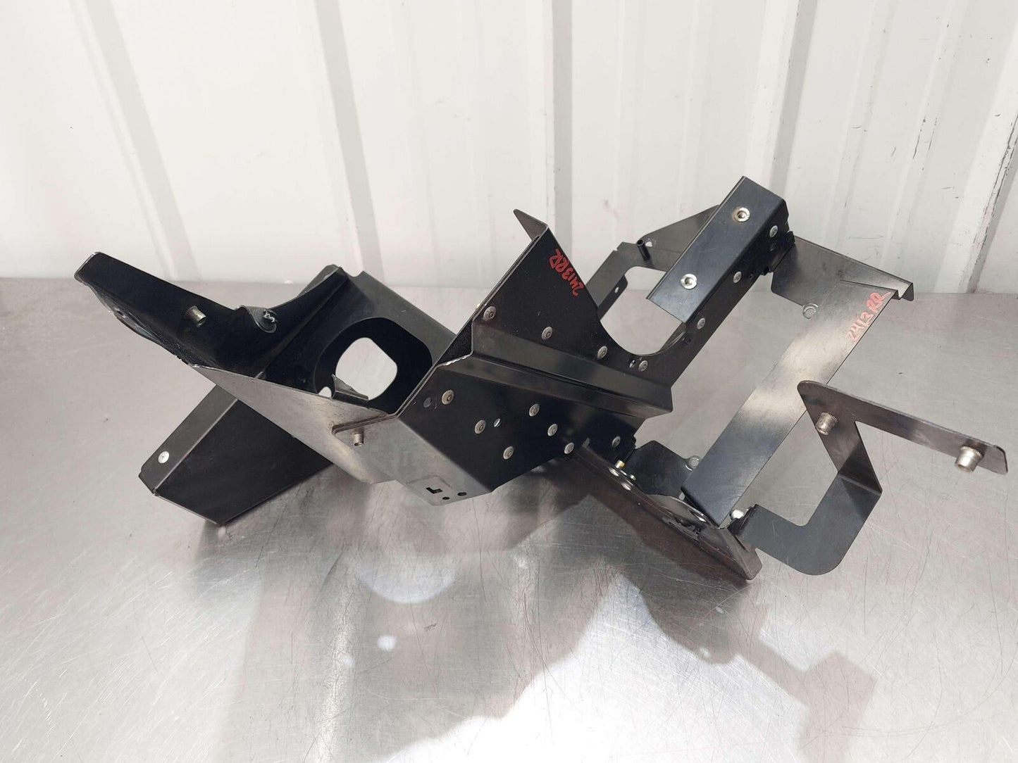 2016 MCLAREN 540C REAR RIGHT QUARTER FRAME BRACKET MOUNT *NOTE