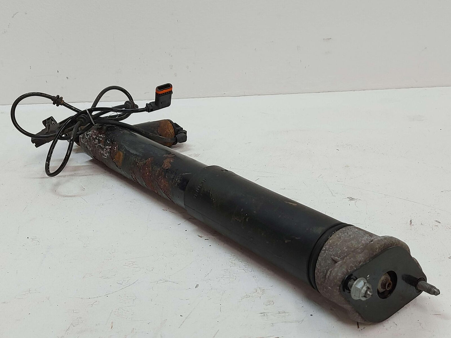 14-18 Mercedes W218 CLS63S AMG REAR RIGHT STRUT SHOCK ABSORBER A2183202030