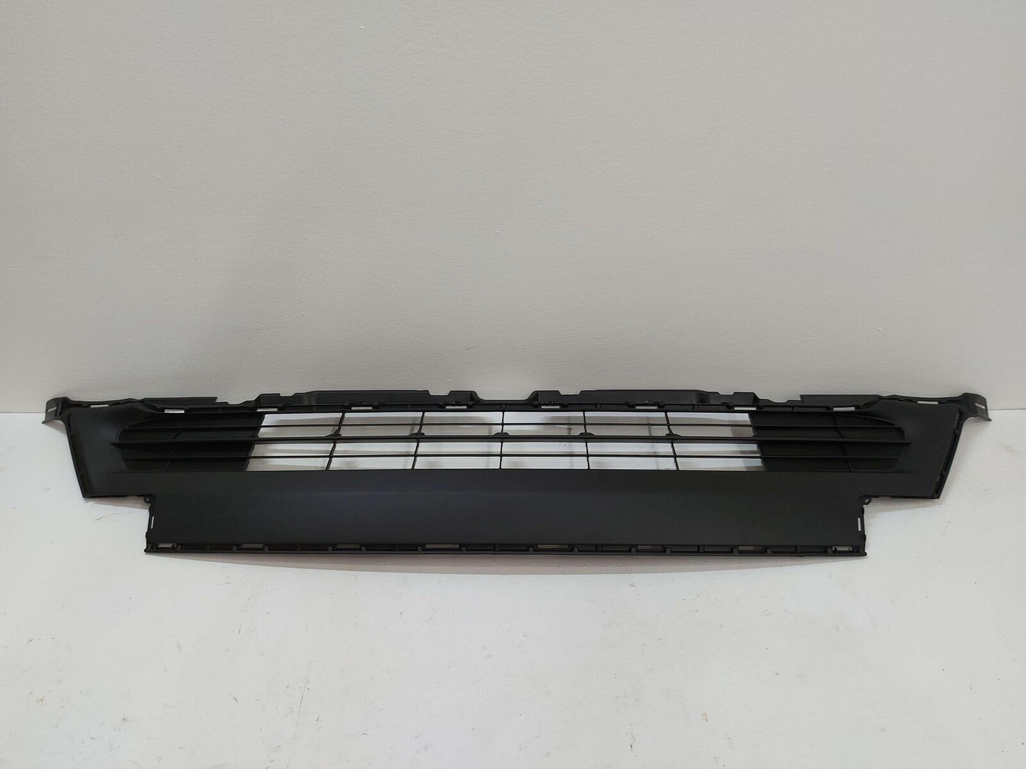 16-18 TOYOTA RAV-4 LOWER CENTER RADIATOR GRILL GRILLE XLE 53113-0R060