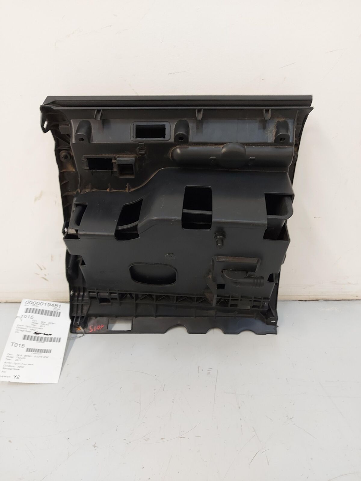 09-18 VW TIGUAN Glove Box Black 5M1857097Q 