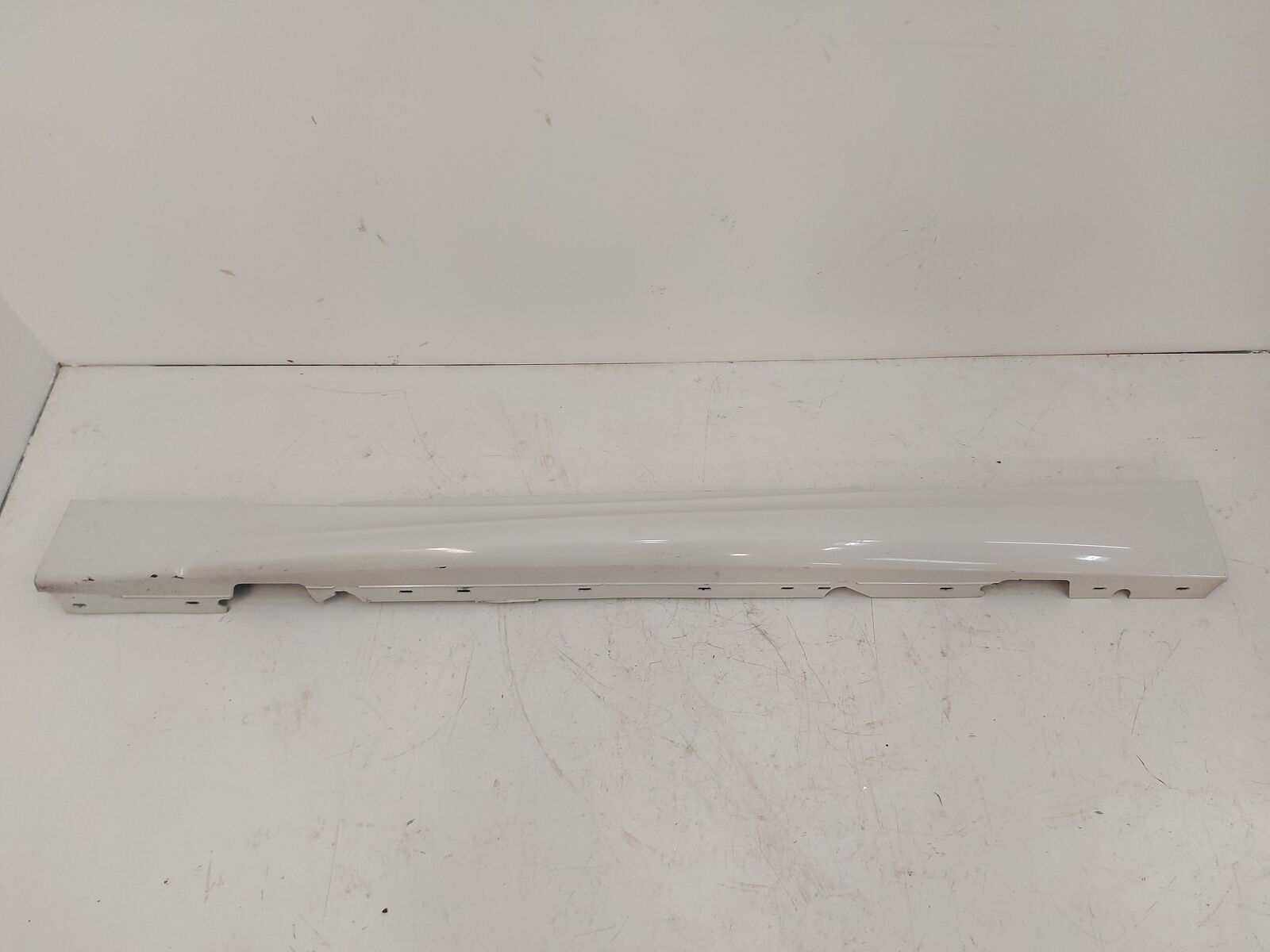 08-13 BMW 135i LH Left Rocker Panel Side Skirt Moulding White *Notes*