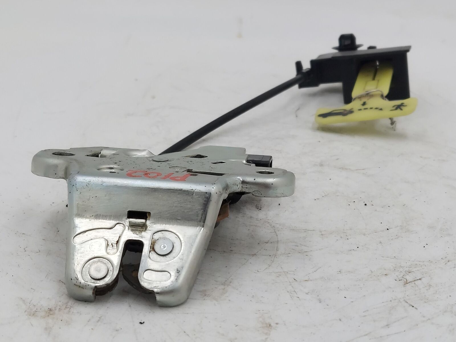 12 TOYOTA AVALON Trunk Lid Latch E41-65317-2 102K KM'S