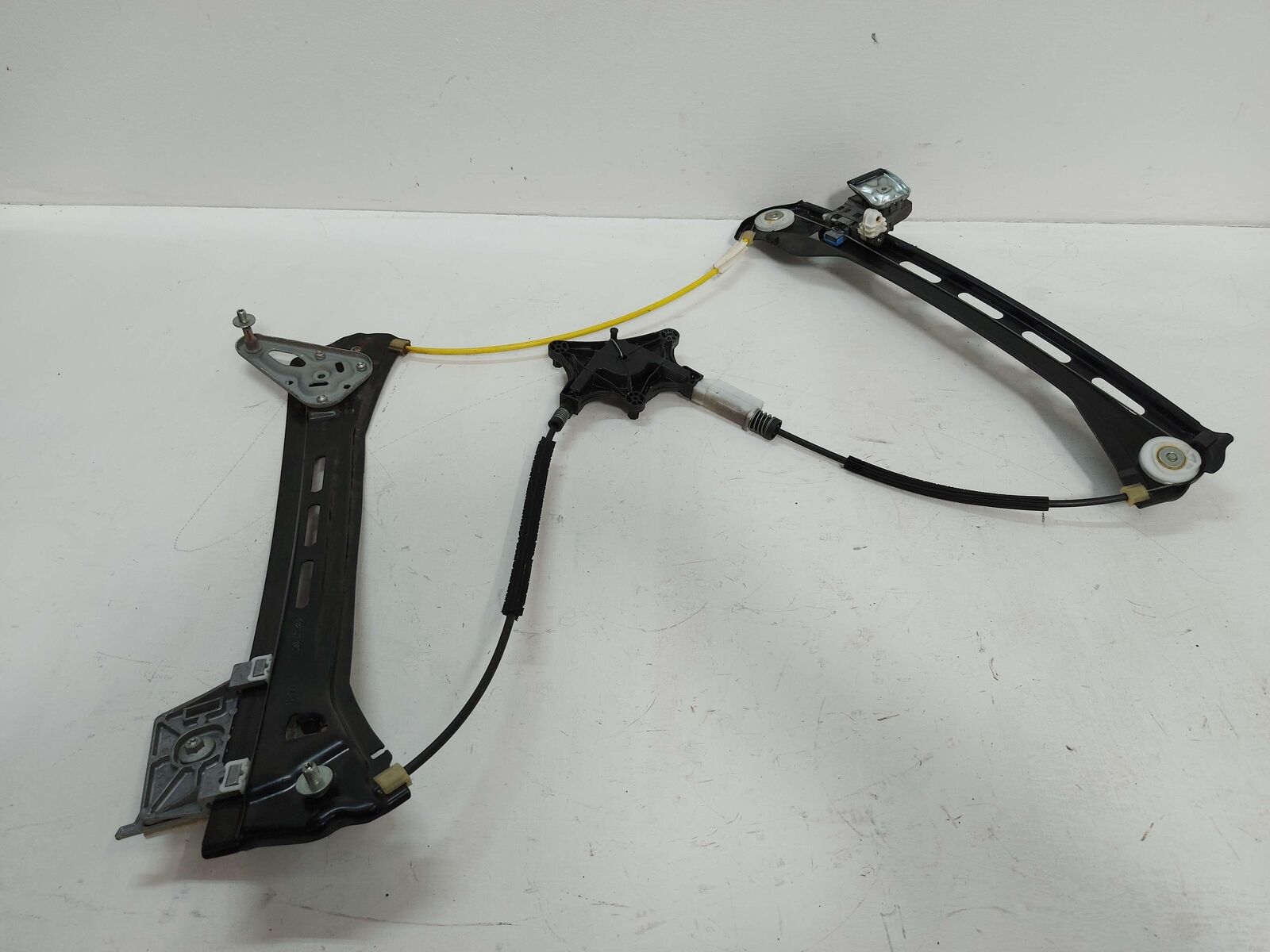 12-18 Mercedes W218 CLS63S FRONT RIGHT DOOR WINDOW GLASS REGULATOR 2187200479