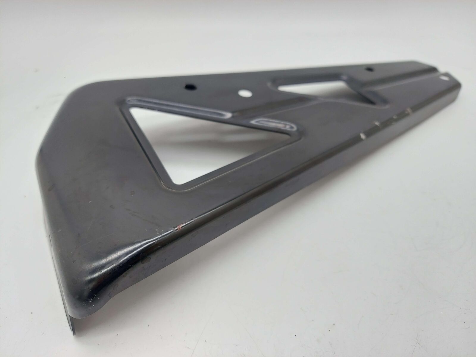 2016 MCLAREN 540C REAR RIGHT QUARTER PILLAR BRACKET MOUNT 13A3514CP