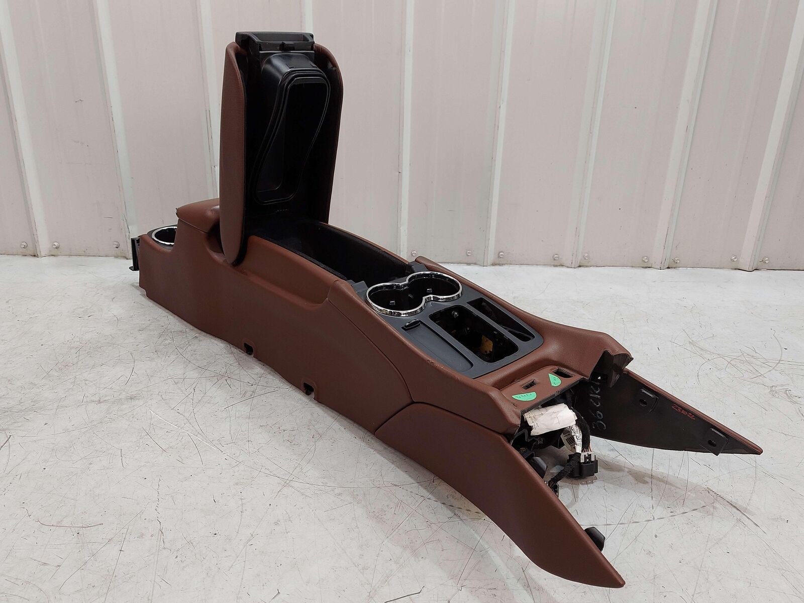 2010 Maserati GranTurismo S M145 Coupe FRONT CONSOLE BROWN LEATHER 69886500