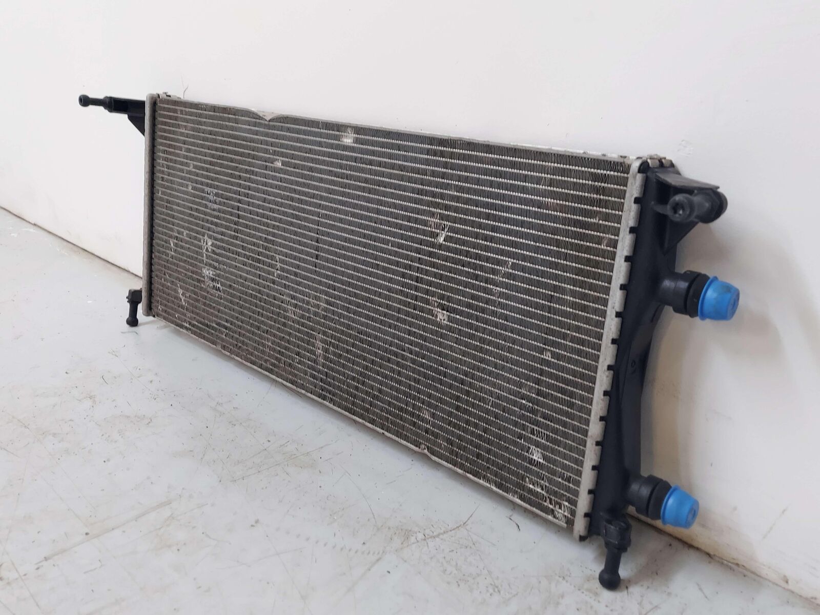 12-15 MERCEDES ML63 AMG W166 CENTER AUXILLARY RADIATOR A0995001403 *FINS BENT*