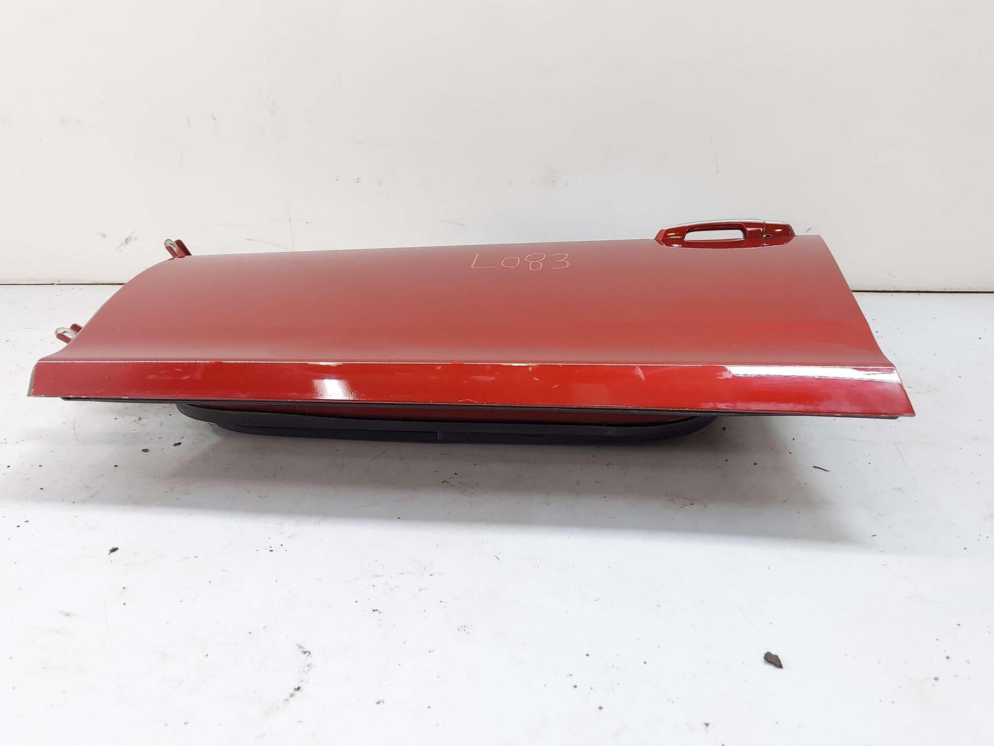 14-19 CADILLAC CTS FRONT LEFT DOOR RED SEDAN 23412563 *CHIPS LEATHER PULLED*