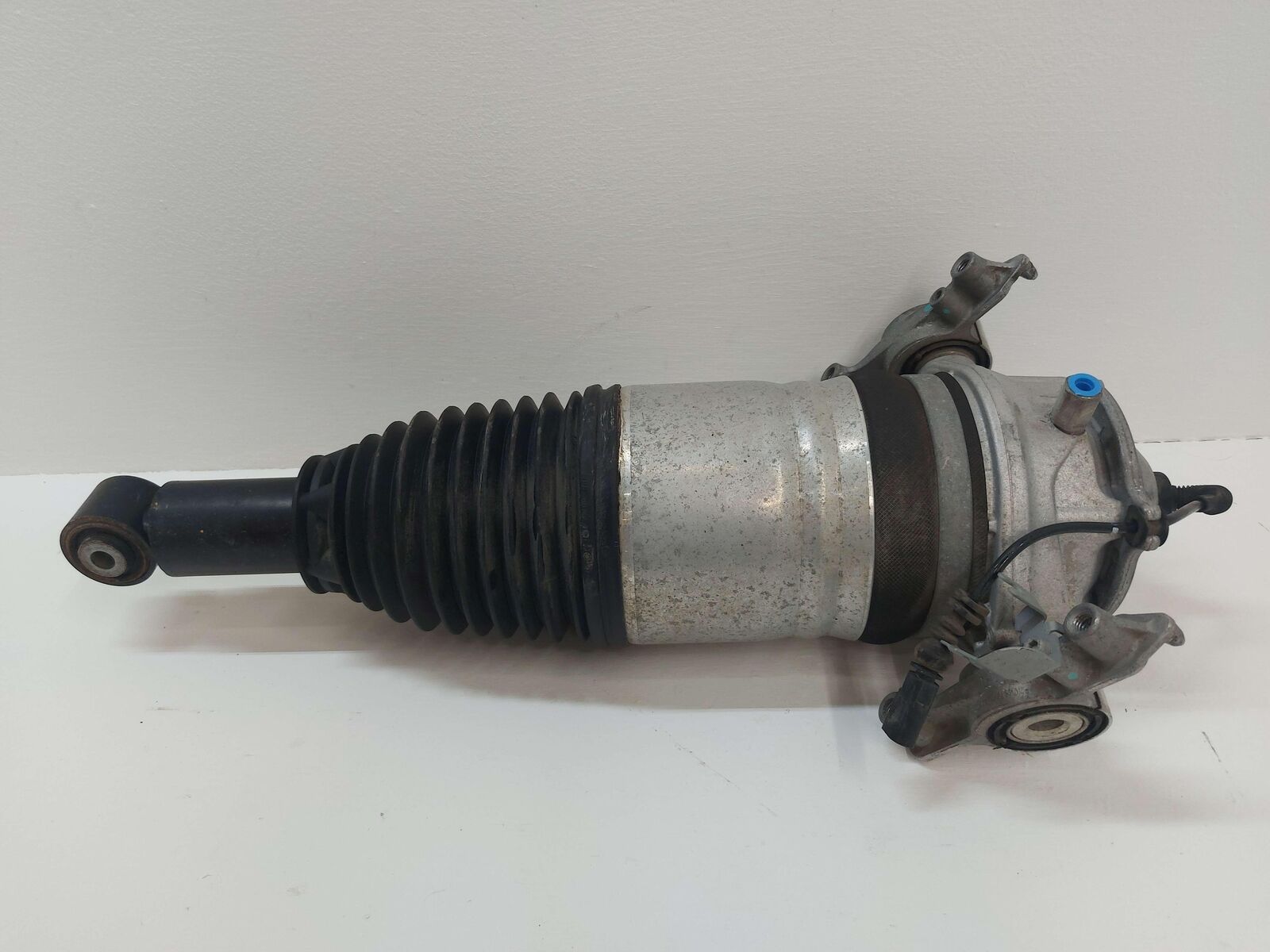 13 14 16 17 18 PORSCHE CAYENNE GTS 958 REAR LEFT STRUT AIR SPRING SUSPENSION