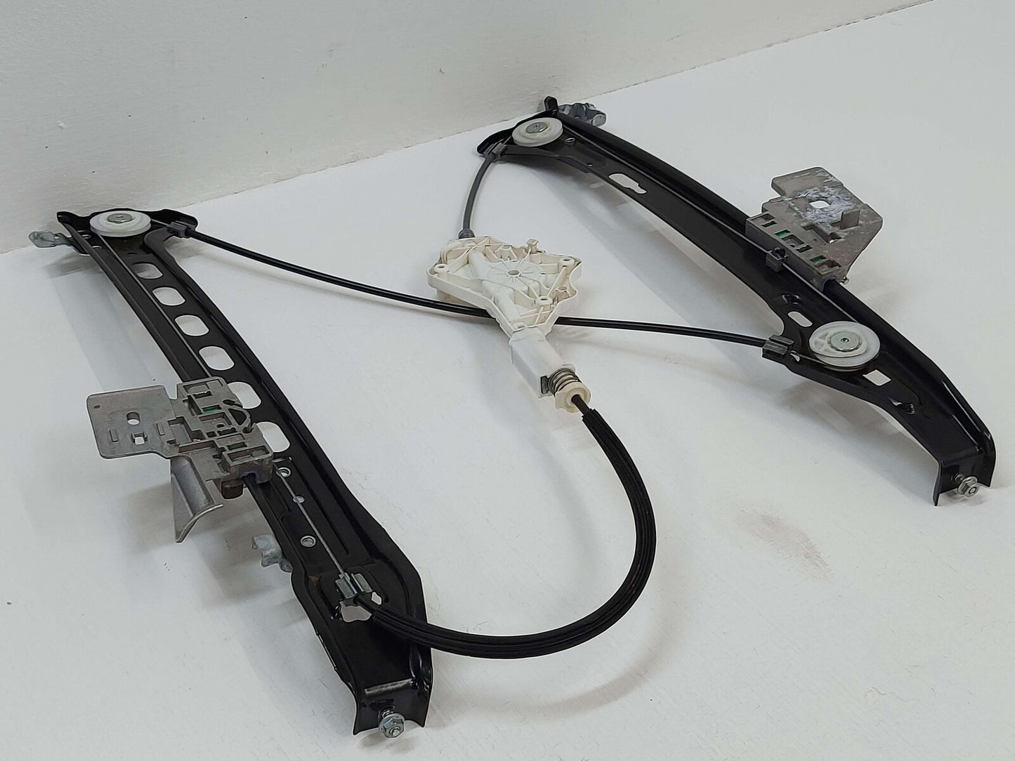 06-11 MERCEDES CLS550 C219 REAR RIGHT DOOR WINDOW GLASS REGULATOR