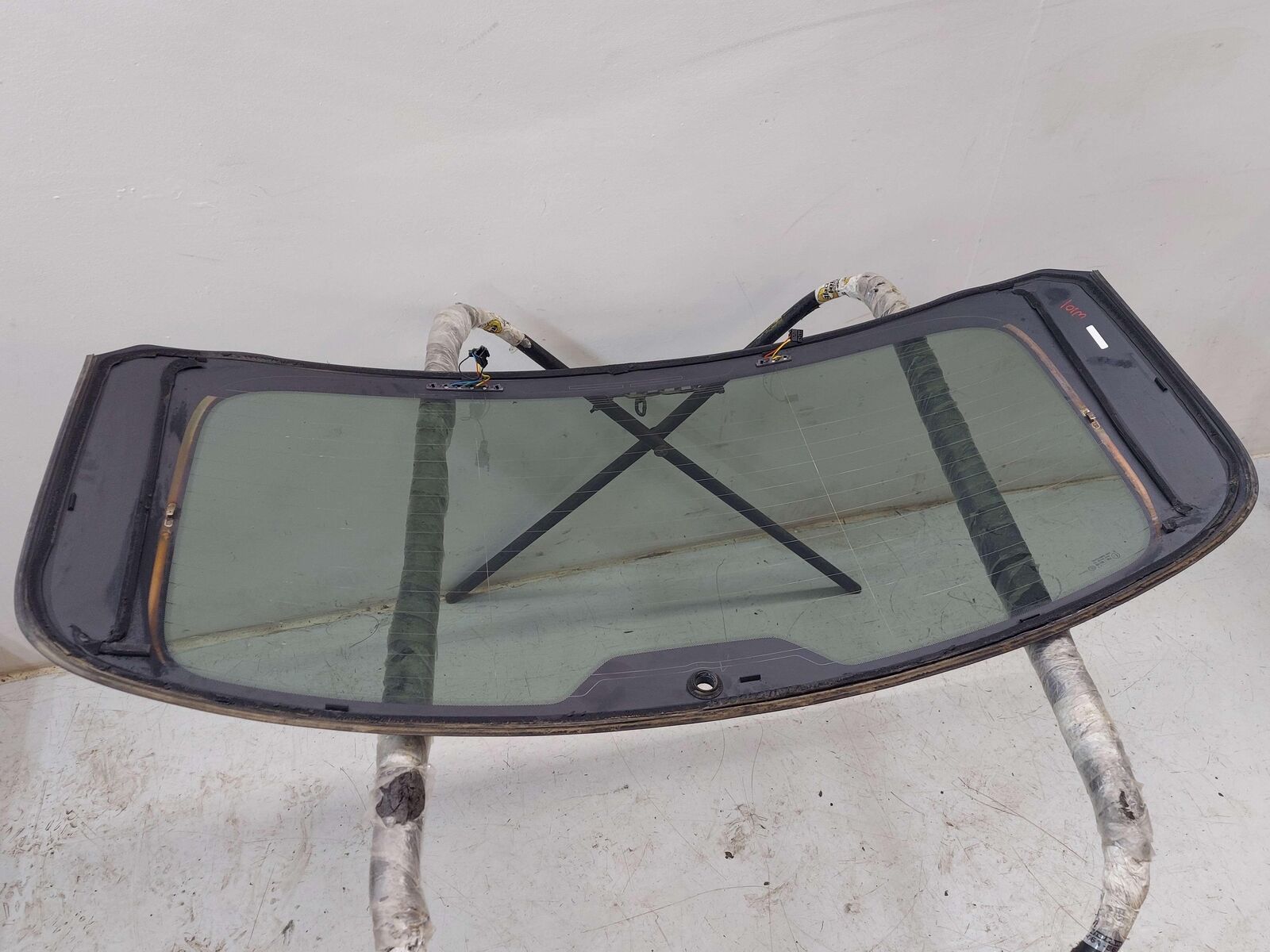 11-18 PORSCHE CAYENNE 958 92A REAR WINDOW GLASS 7P5845051AA *MINOR SCRTACHES*