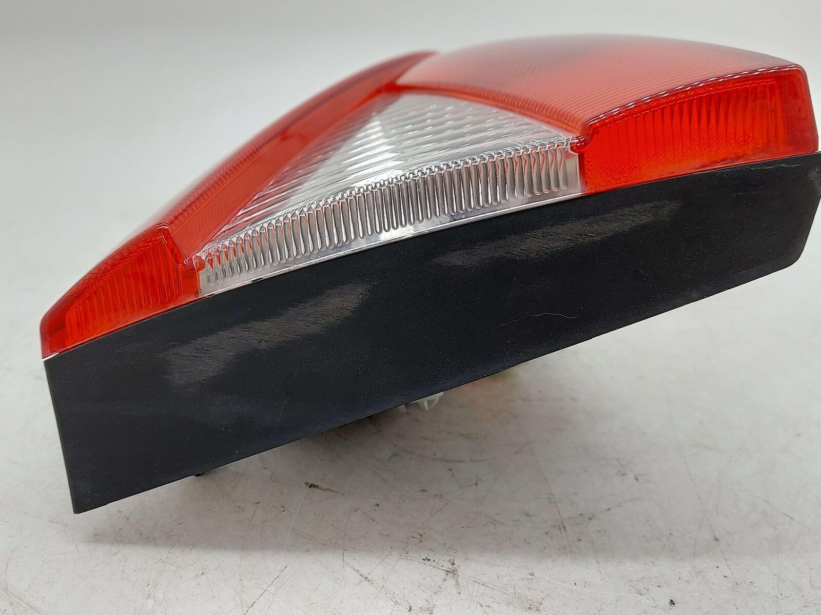 2010 Maserati GranTurismo S M145 Coupe LEFT TAIL LIGHT LAMP INNER 231567 *SCUFF*