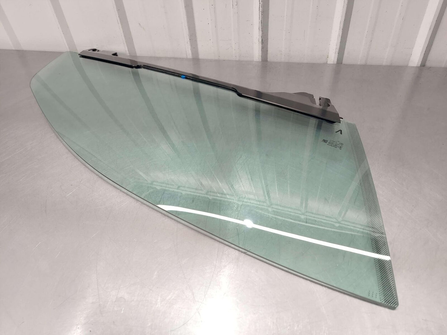 2024 ASTON MARTIN DB12 VOLANTE FRONT RIGHT DOOR GLASS WINDOW *SCRATCHED*