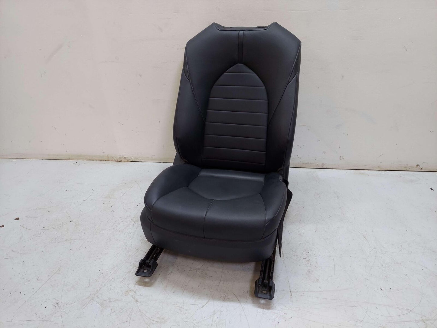 20-22 Toyota Highlander Front RH Right Seat Black EB20 Softex *Note* 82191-0E370