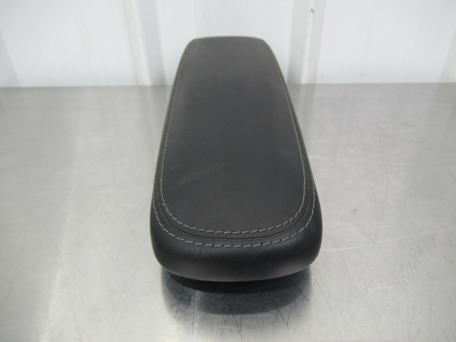 T020 2016 16 MCLAREN 570S CENTER CONSOLE LID COVER ARMREST