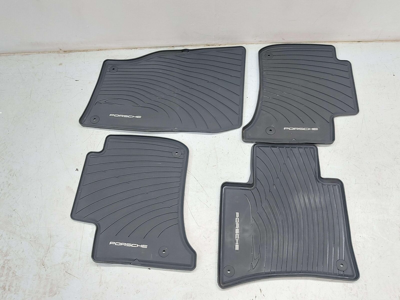 2018 PORSCHE CAYENNE 958 S E-HYBRID SET PORSCHE RUBBER FLOOR MAT 95804480152