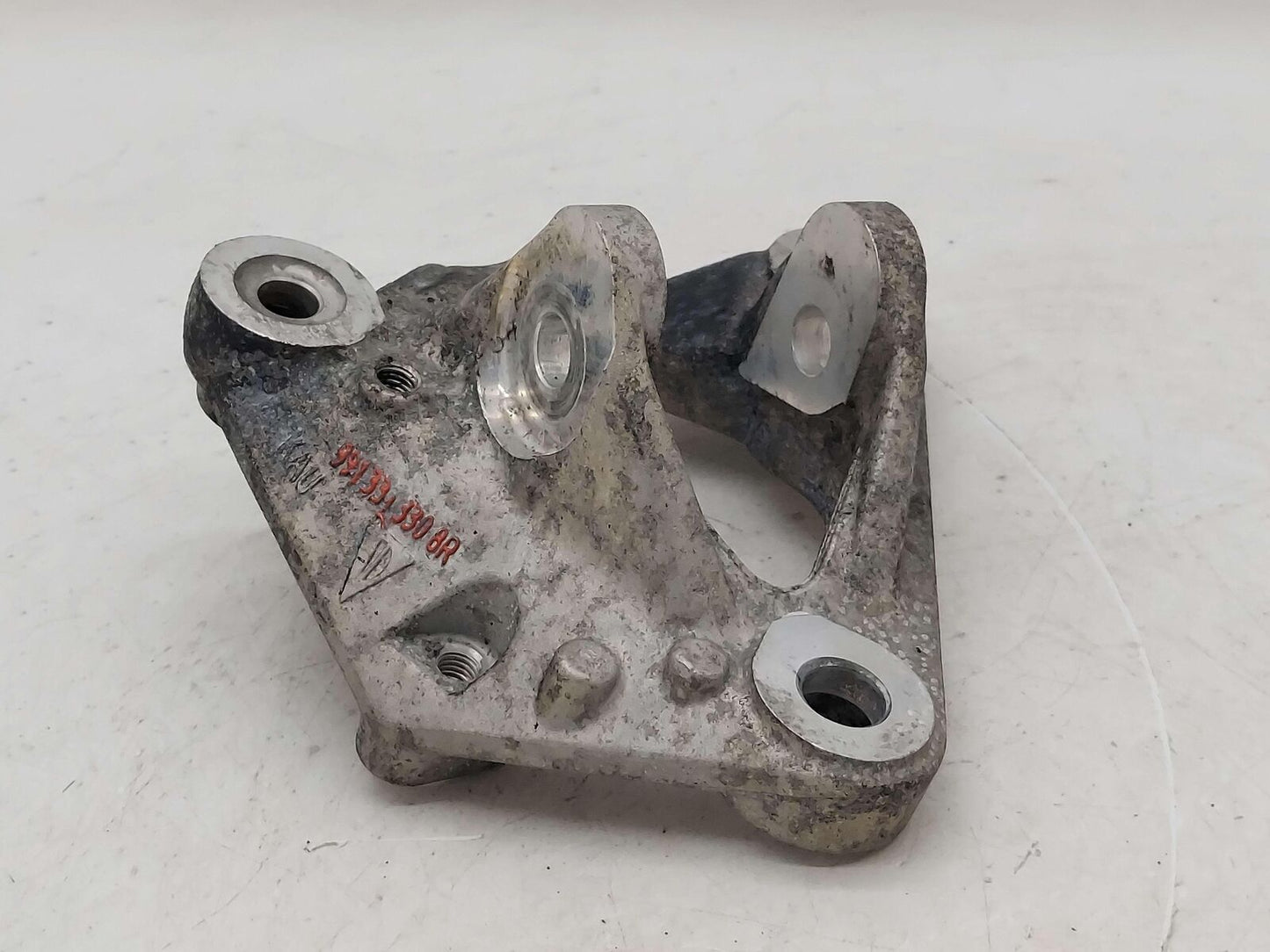 2014 PORSCHE 911 991 GT3 REAR RIGHT LOWER TRAILING ARM MOUNT SUPPORT 9913313308