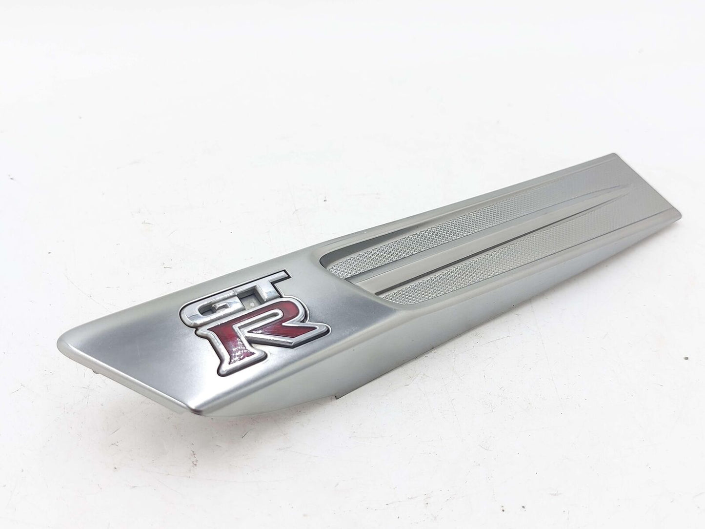 2009 Nissan R35 GTR GT-R LH LEFT Fender Emblem *scratches* 63871JF00A