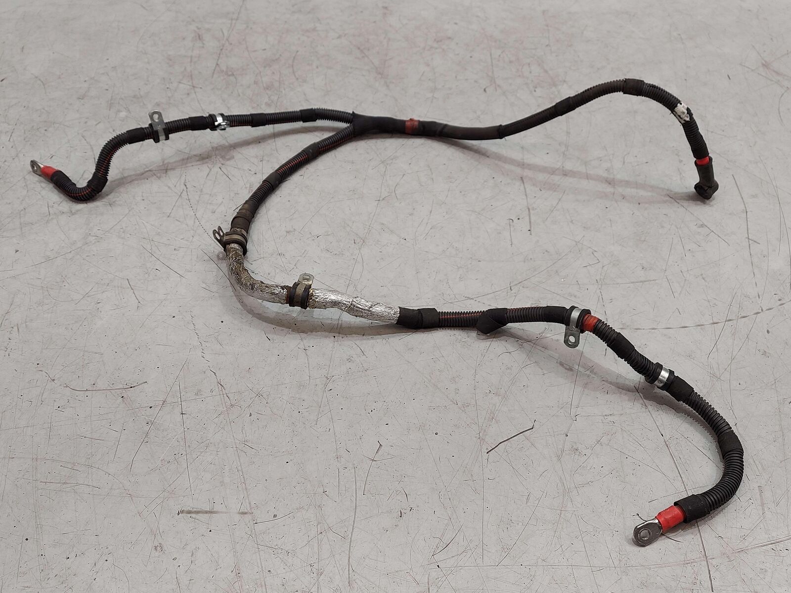 2010 Maserati GranTurismo S M145 Coupe BATTERY CABLE POSITIVE *CRACKED BOOT*