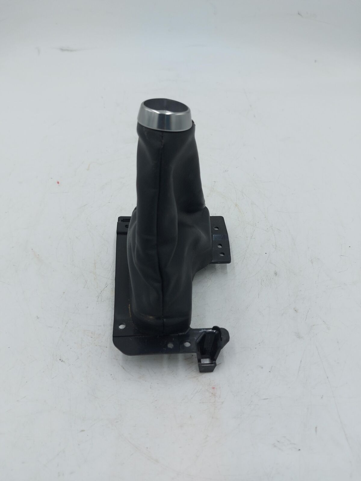 2012 INFINITI QX56 TRANSMISSION FLOOR SHIFTER BOOT P13772B33000