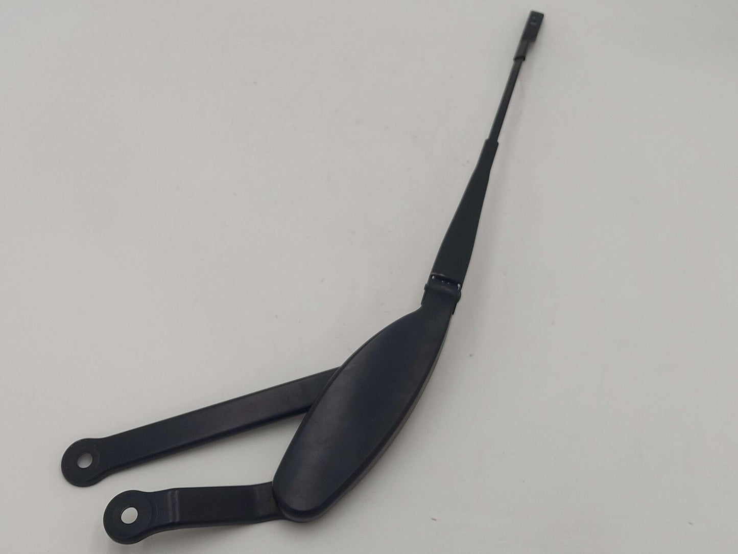 15-23 MERCEDES C63S AMG W205 SEDAN RIGHT WIPER ARM A2058240119