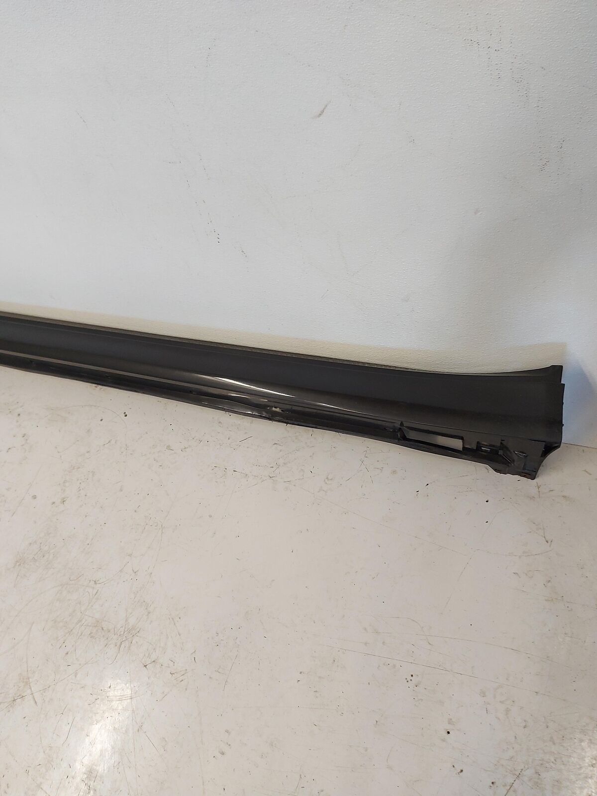 10-13 Porsche Panamera LH Left Rocker Panel Side Skirt Moulding Black *crack*