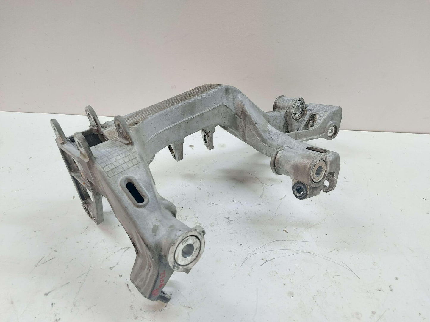 07-13 PORSCHE 911 997 TURBO REAR RIGHT SUB FRAME CARRIER BRACKET *NOTES* AWD