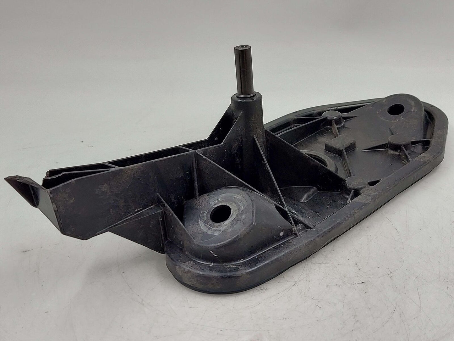 2024 ASTON MARTIN DB12 VOLANTE RIGHT TAIL LIGHT BRACKET MOUNT *BROKEN MOUNT*