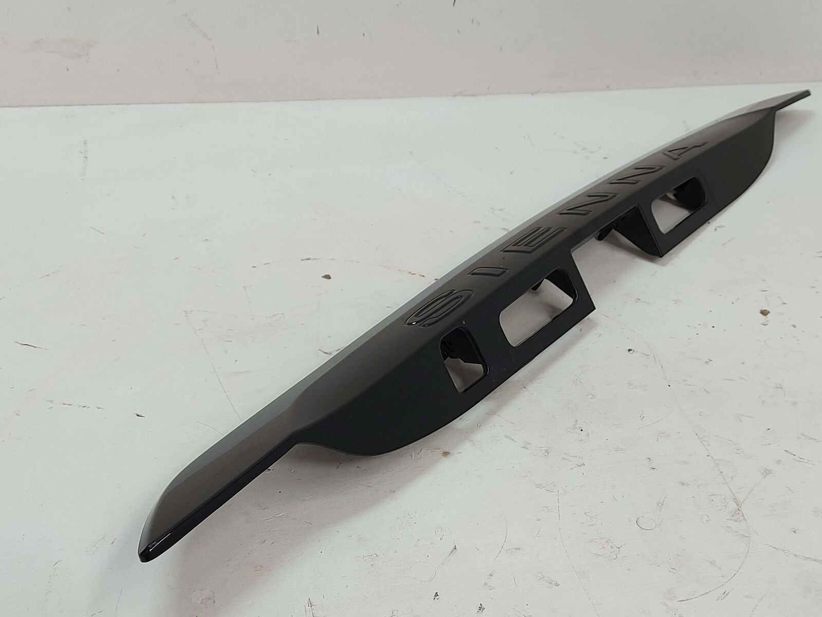 15 TOYOTA SIENNA LIFTGATE HANDLE GARNISH MOLDING MIDNIGHT BLACK 218 76801-08010