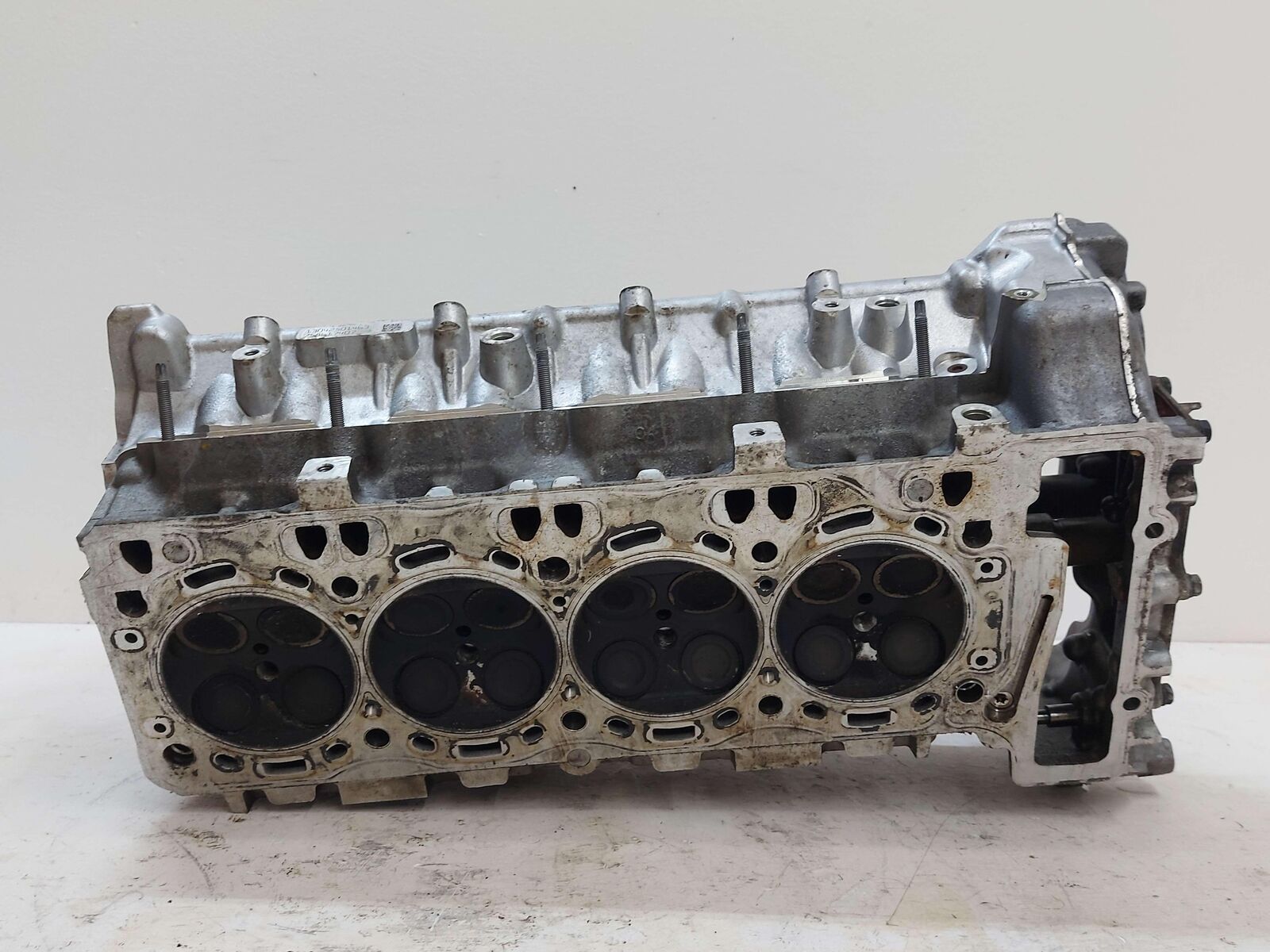 10-14 BMW X6M E71 S63 4.4L TWIN TURBO RIGHT ENGINE CYLINDER HEAD 7586176 S63B44A