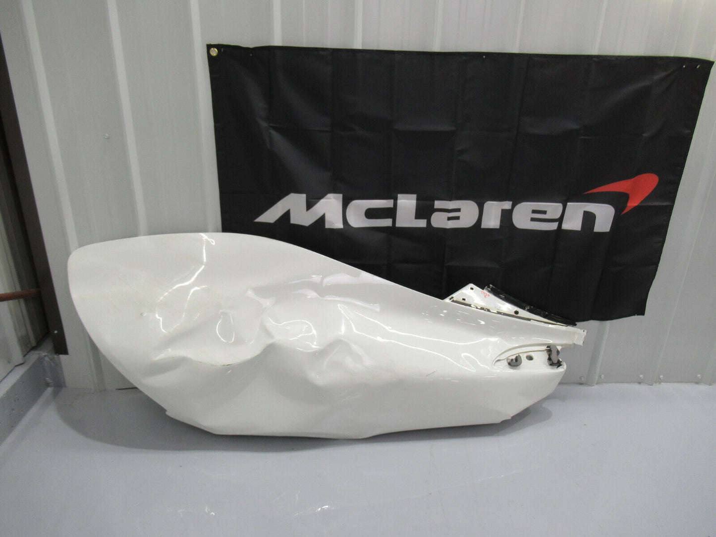 T020 2016 16 MCLAREN 570S RH RIGHT UPPER QUARTER PANEL REAR FENDER DAMAGED