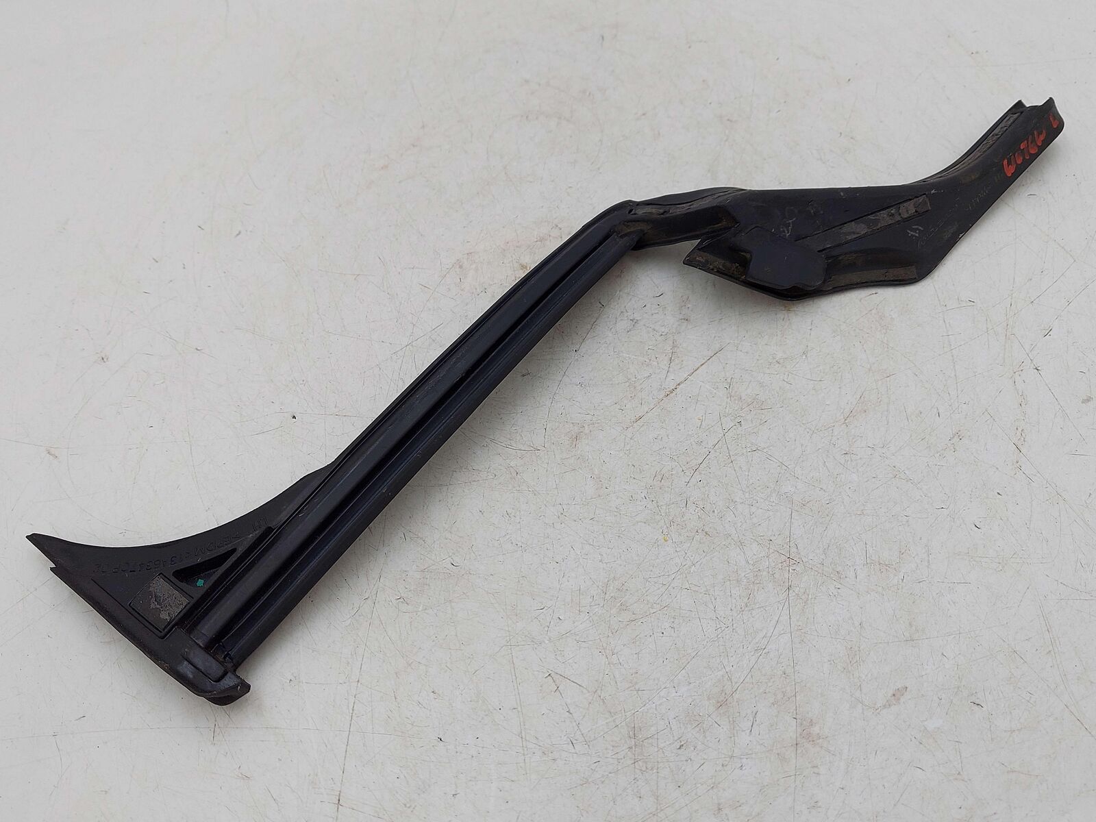 2018 Mclaren 570s LH Left Door Weather Strip Moulding 13A6347CP 13A6347CP.02