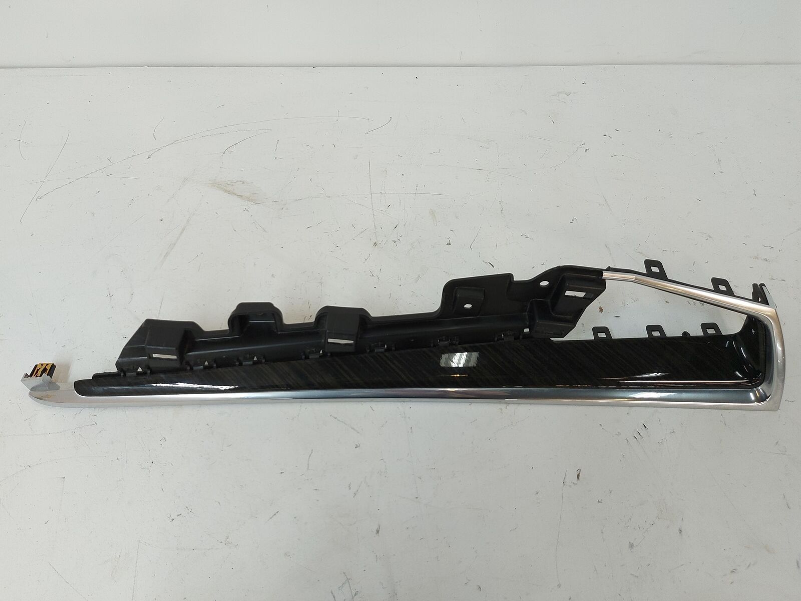 17-20 Cadillac XT5 Right Dash Vent Trim Okapi Woodgrain *Scratched* 23226349