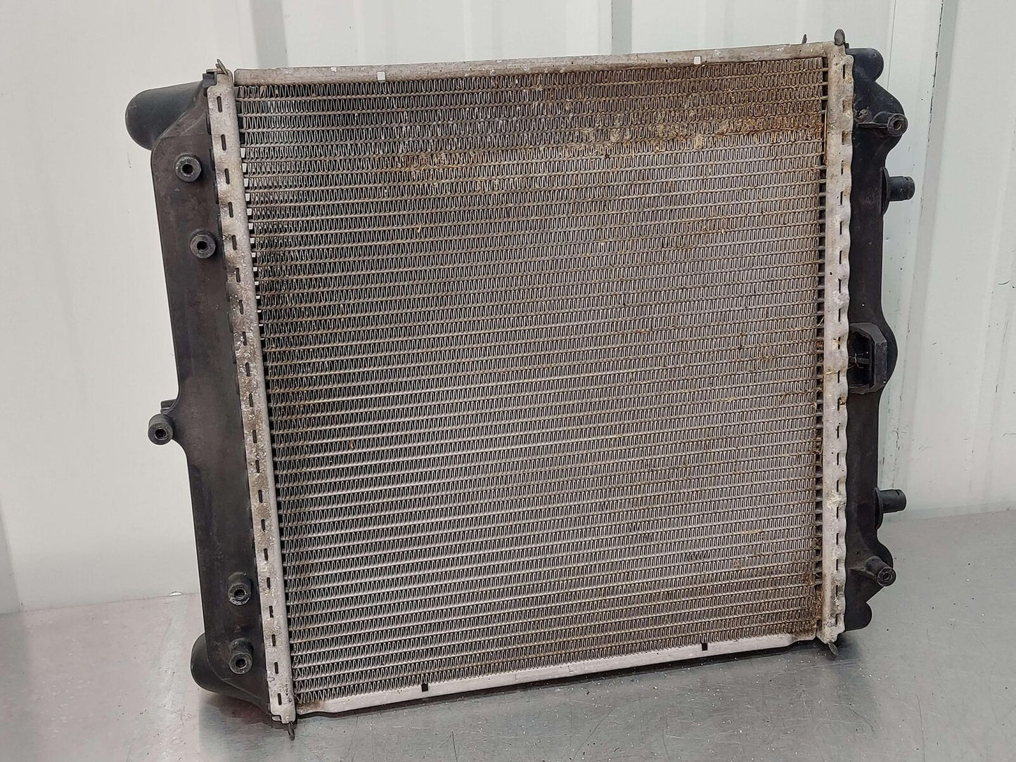 99-05 PORSCHE 911 996 CARRERA RIGHT COOLANT RADIATOR *NOTE