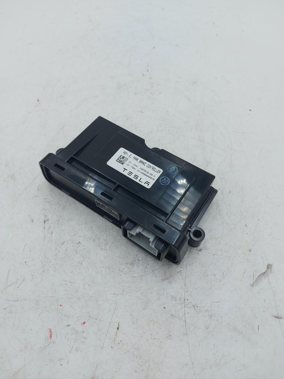 14 TESLA S 1007618-00-d Parking E Park Brake Control Module