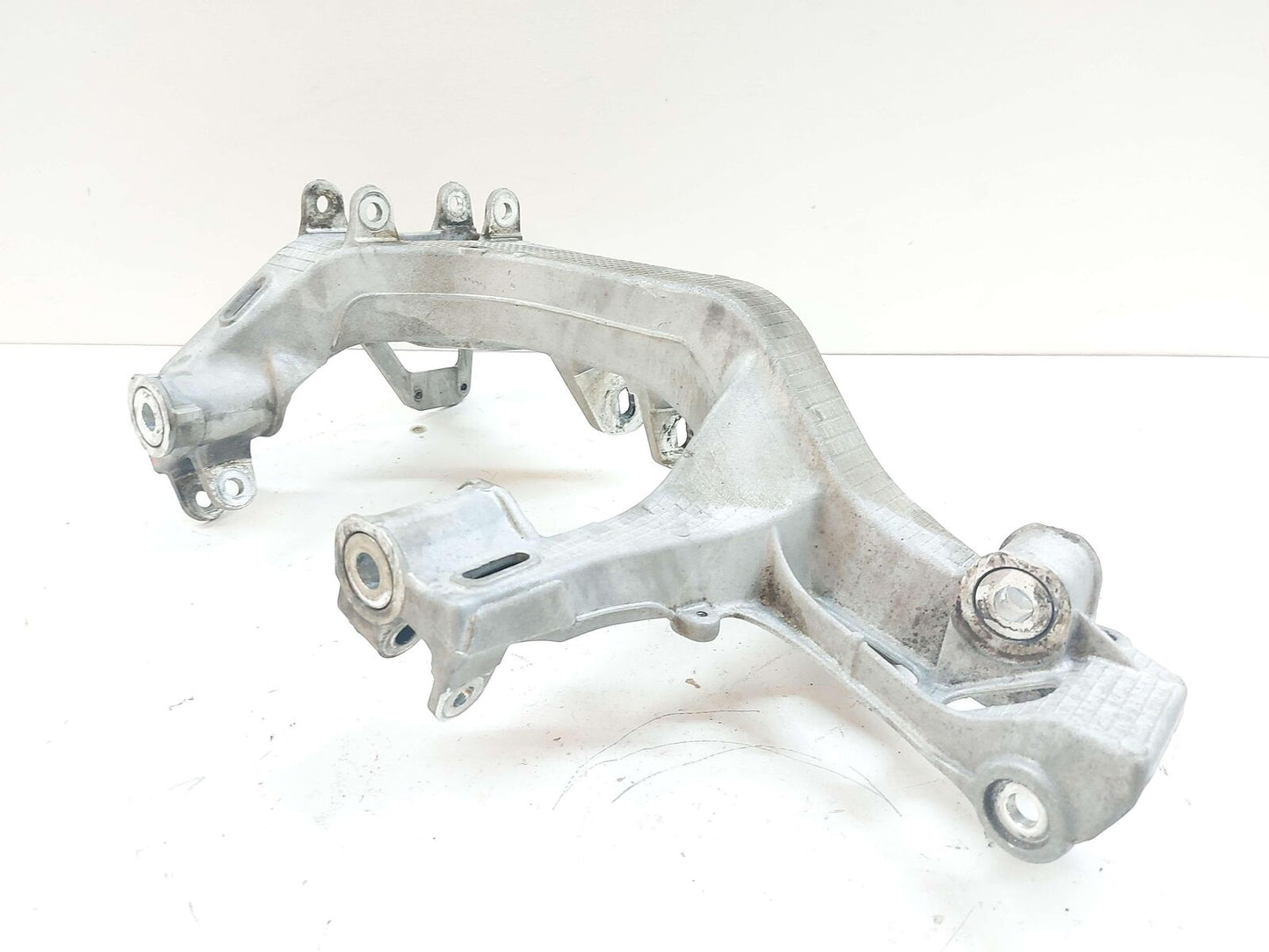 07-13 PORSCHE 911 997 TURBO REAR RIGHT SUB FRAME CARRIER BRACKET *NOTES* AWD