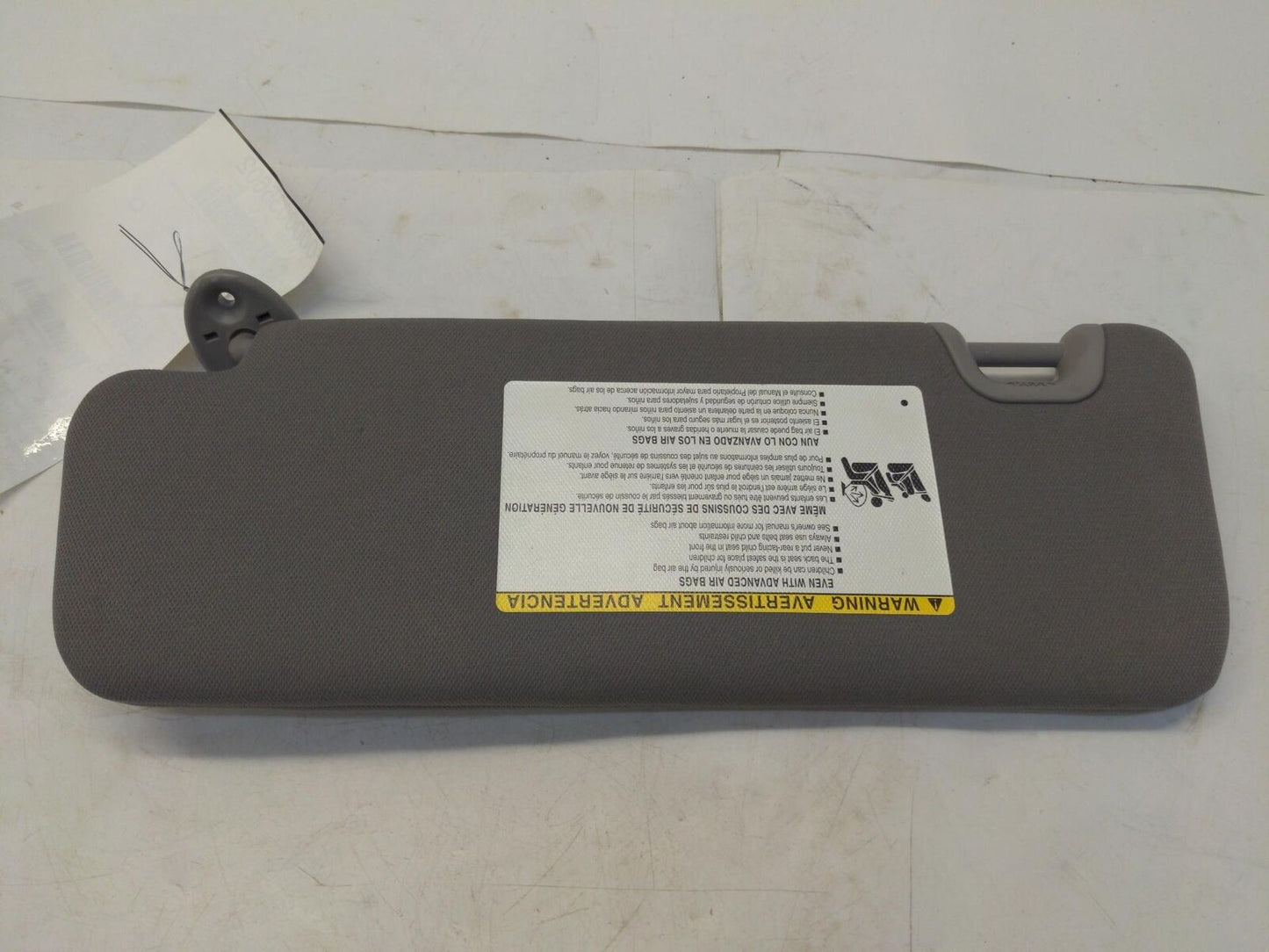 14-19 TOYOTA HIGHLANDER RIGHT SUN VISOR GREY ILLUMINATED