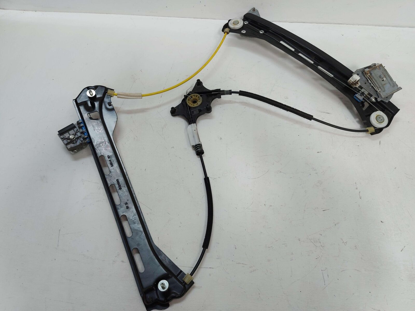 12-18 Mercedes W218 CLS63S FRONT RIGHT DOOR WINDOW GLASS REGULATOR 2187200479