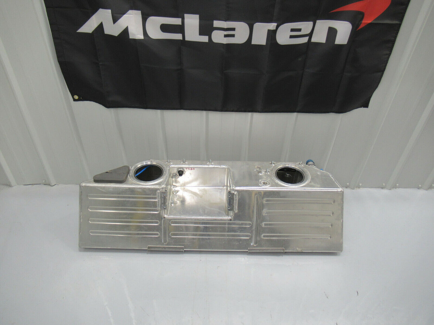 T020 2016 16 MCLAREN 570S FUEL TANK GAS TANK 