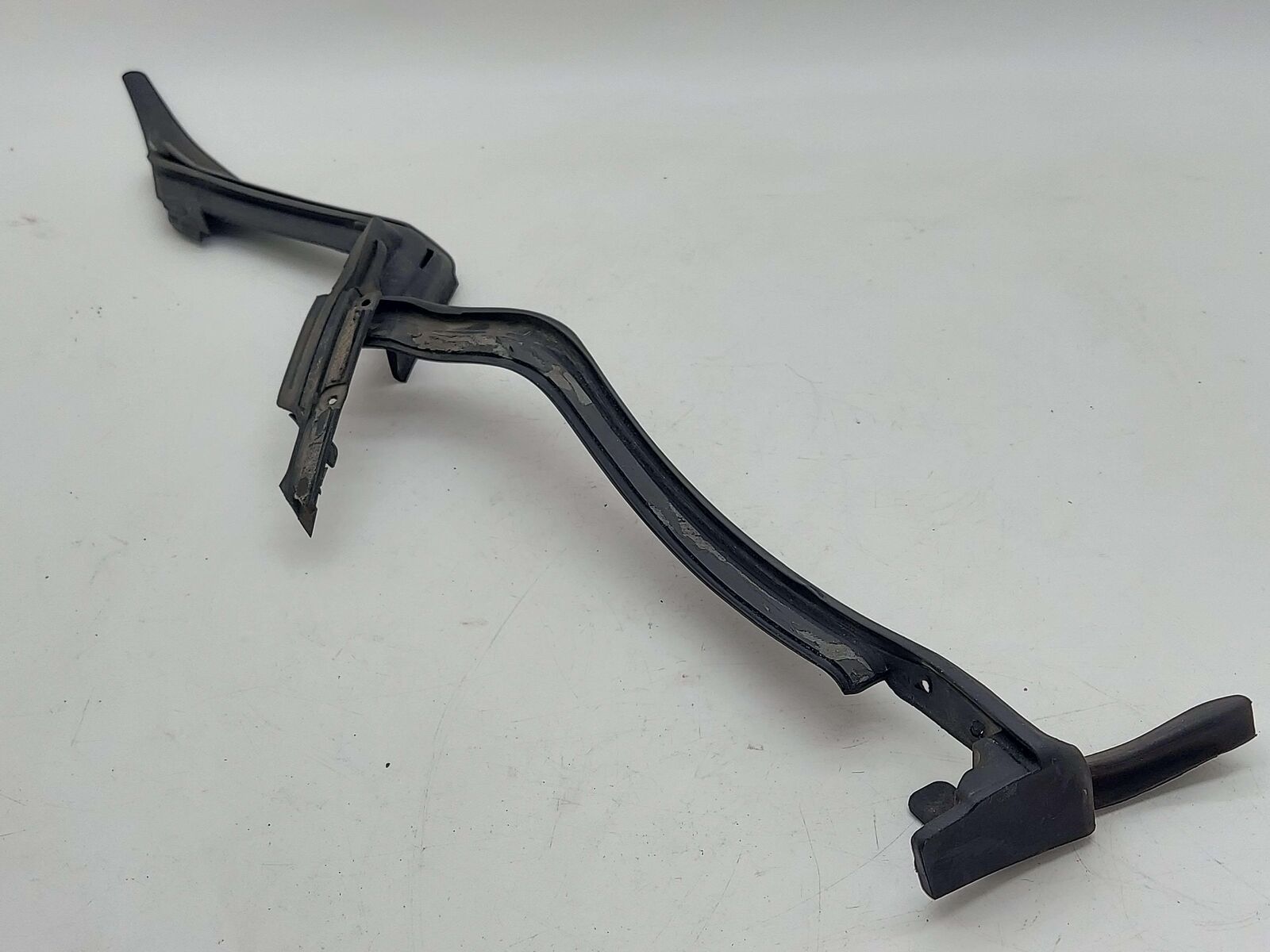 2016 MCLAREN 540C FRONT LEFT CORNER WEATHER STRIP STRIPPING 13A4988CP