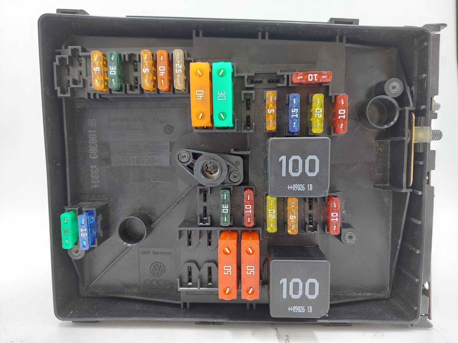 09-11 Vw Tiguan Engine Fuse Box Engine Compartment 1K0937629A