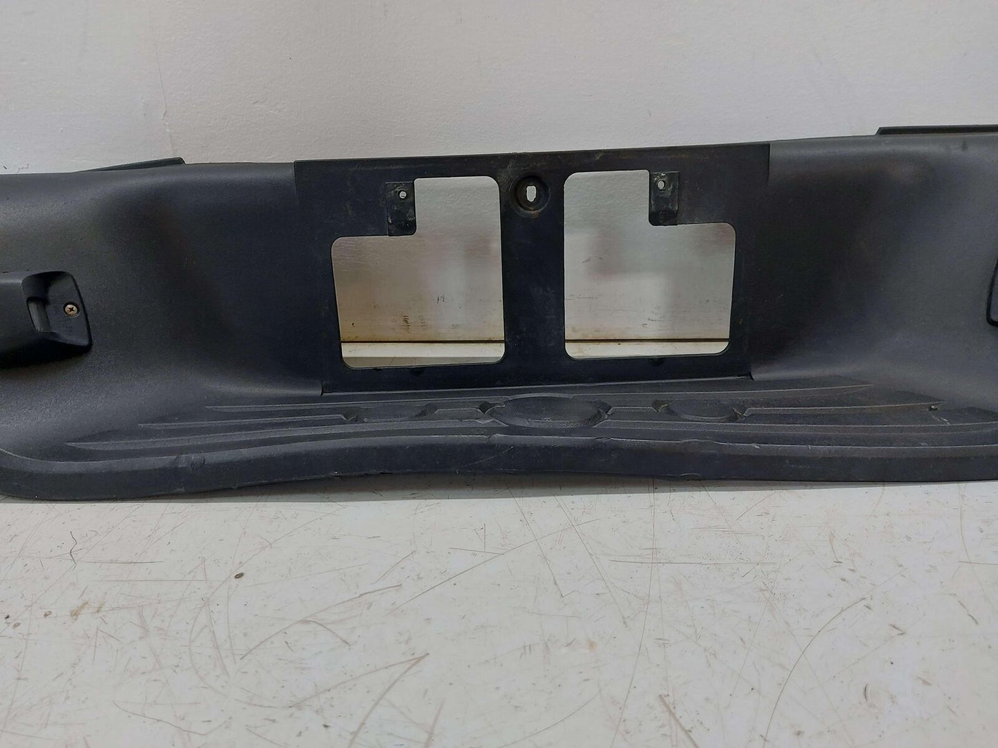 07-13 TOYOTA TUNDRA REAR BUMPER CENTER SECTION STEP PAD 52461-0C040 *NOTES*