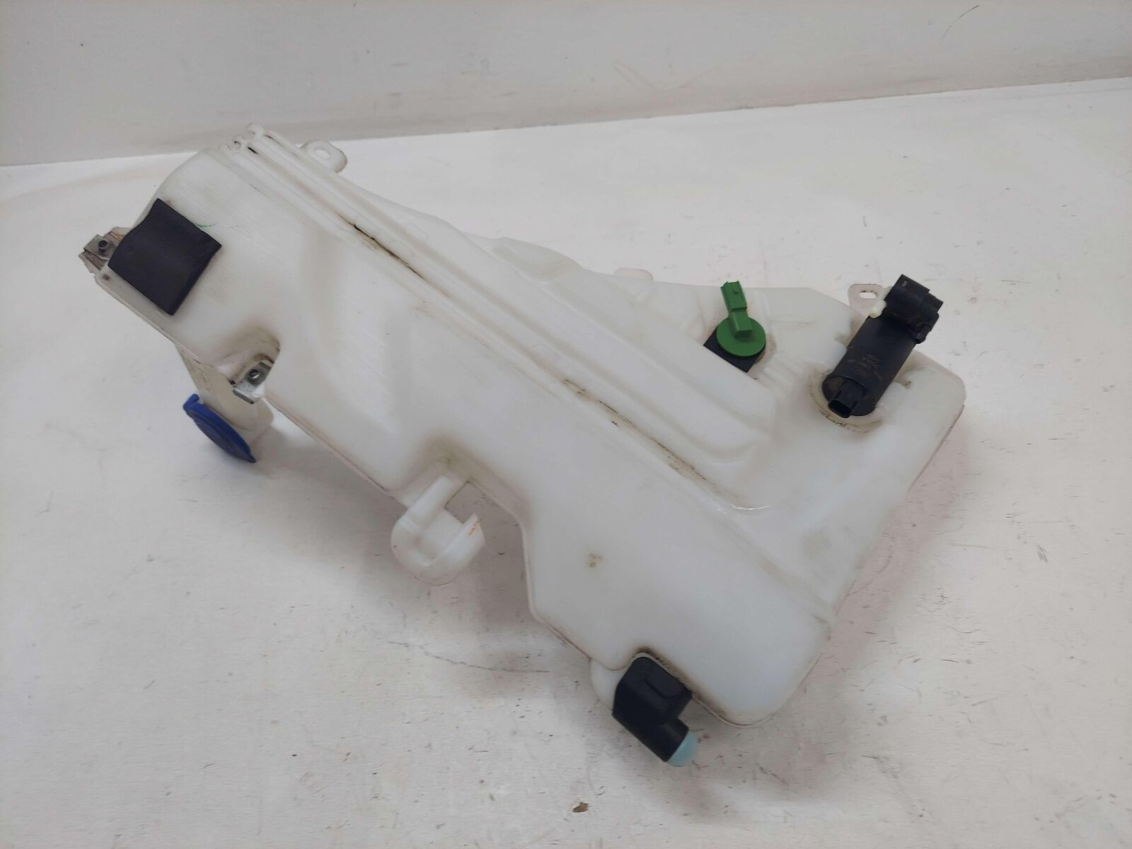 21 FORD BRONCO WASHER BOTTLE M2DB-17C615-AD M2DZ17618A