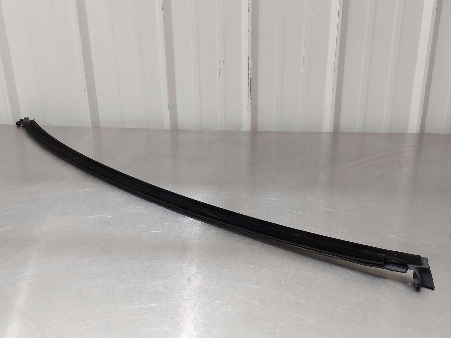 2021 MCLAREN GT RH RIGHT DOOR OUTER WINDOW WEATHER STRIP MOULDING 22AD626GP