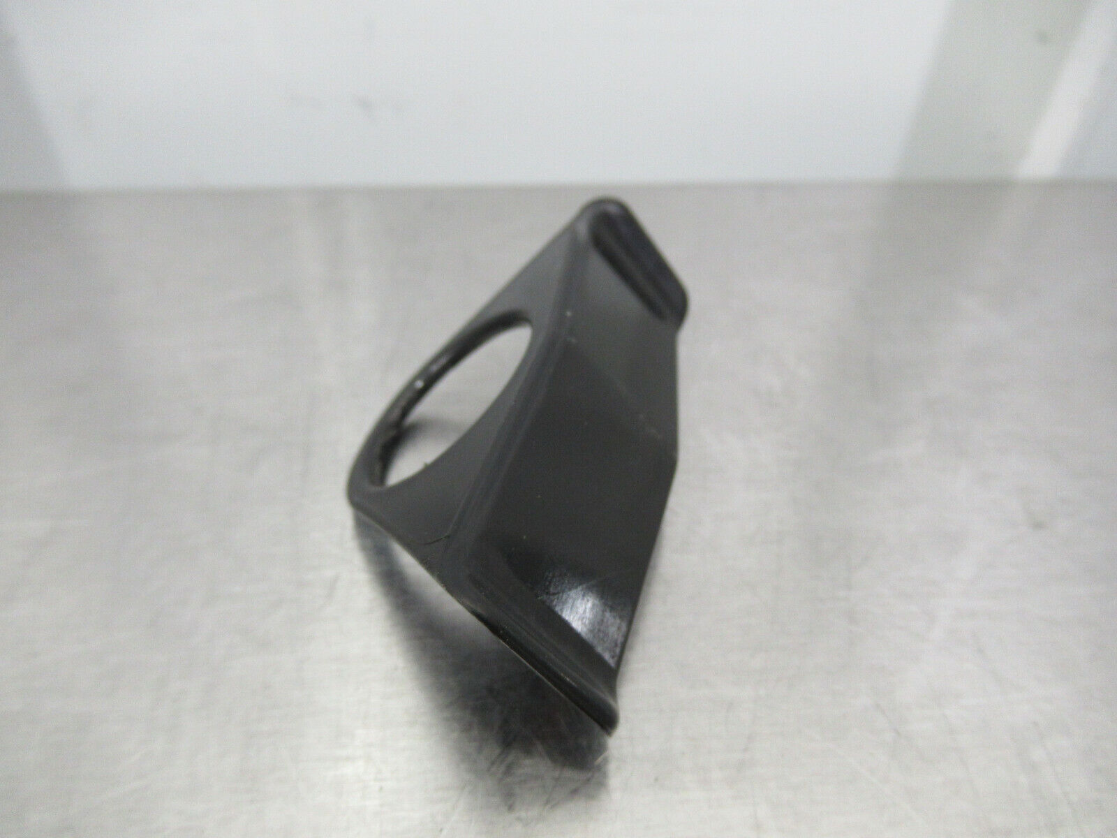 T020 2016 16 MCLAREN 570S SEAT BELT PROTECTOR #2 11N1538CP