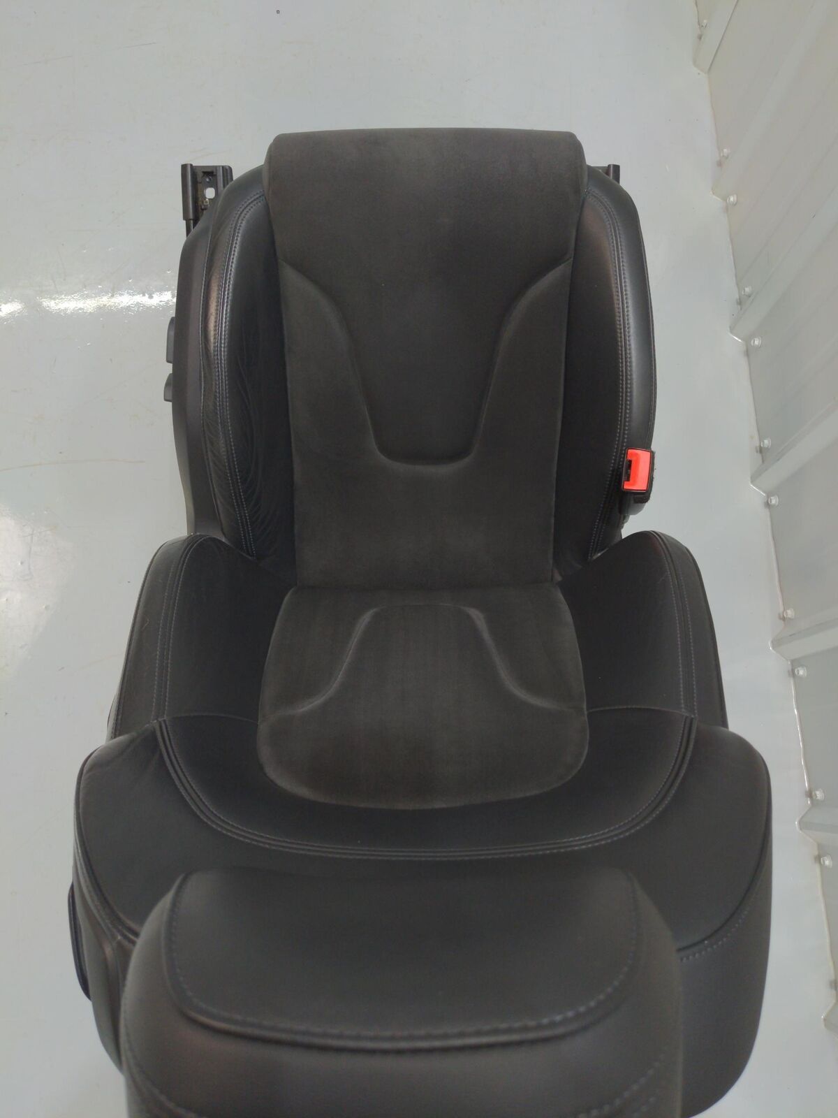 08-10 AUDI R8 Front Seat Lh Left Driver Black *outer Bolsters Has Wear* 54K KM'S