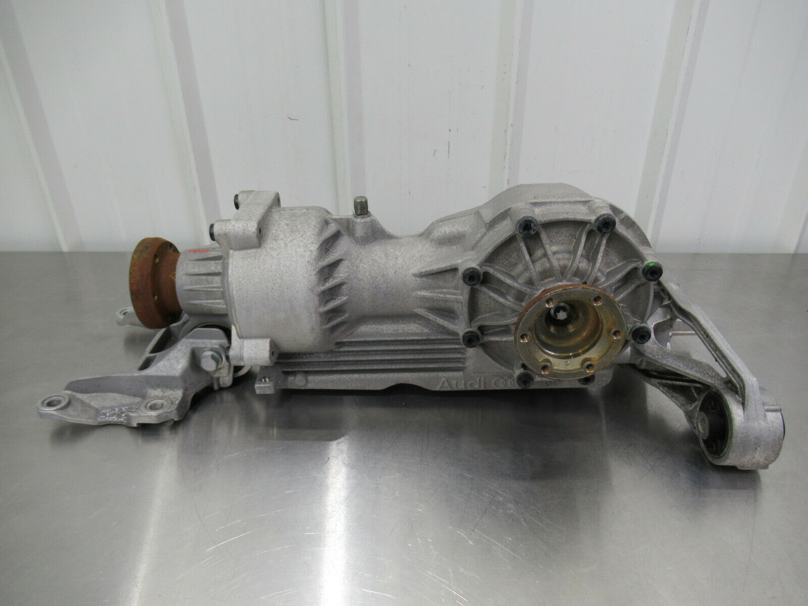 T081 2009 09 AUDI R8 FRONT DIFFERENTIAL CARRIER 21K MILES 0AZ409505A